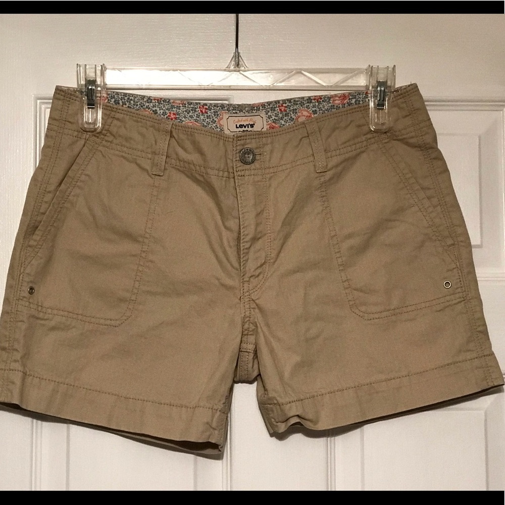 Levi shorts size 8